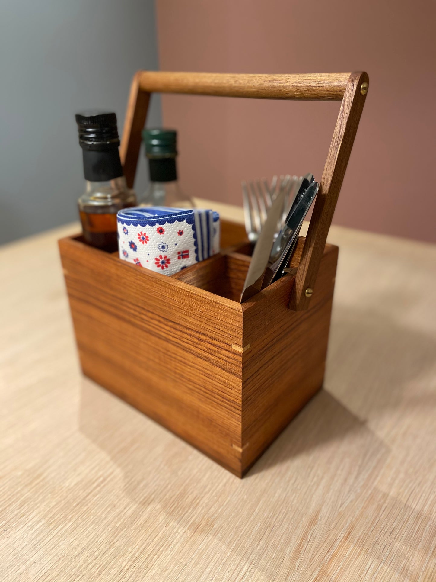 Bordorganiserer i teak