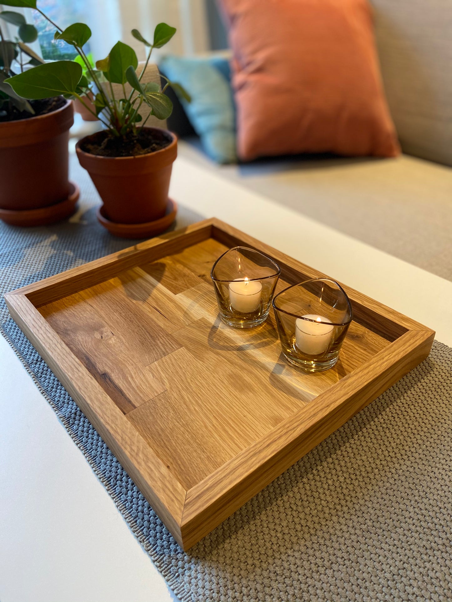 Serveringsbrett i eik og valchromat