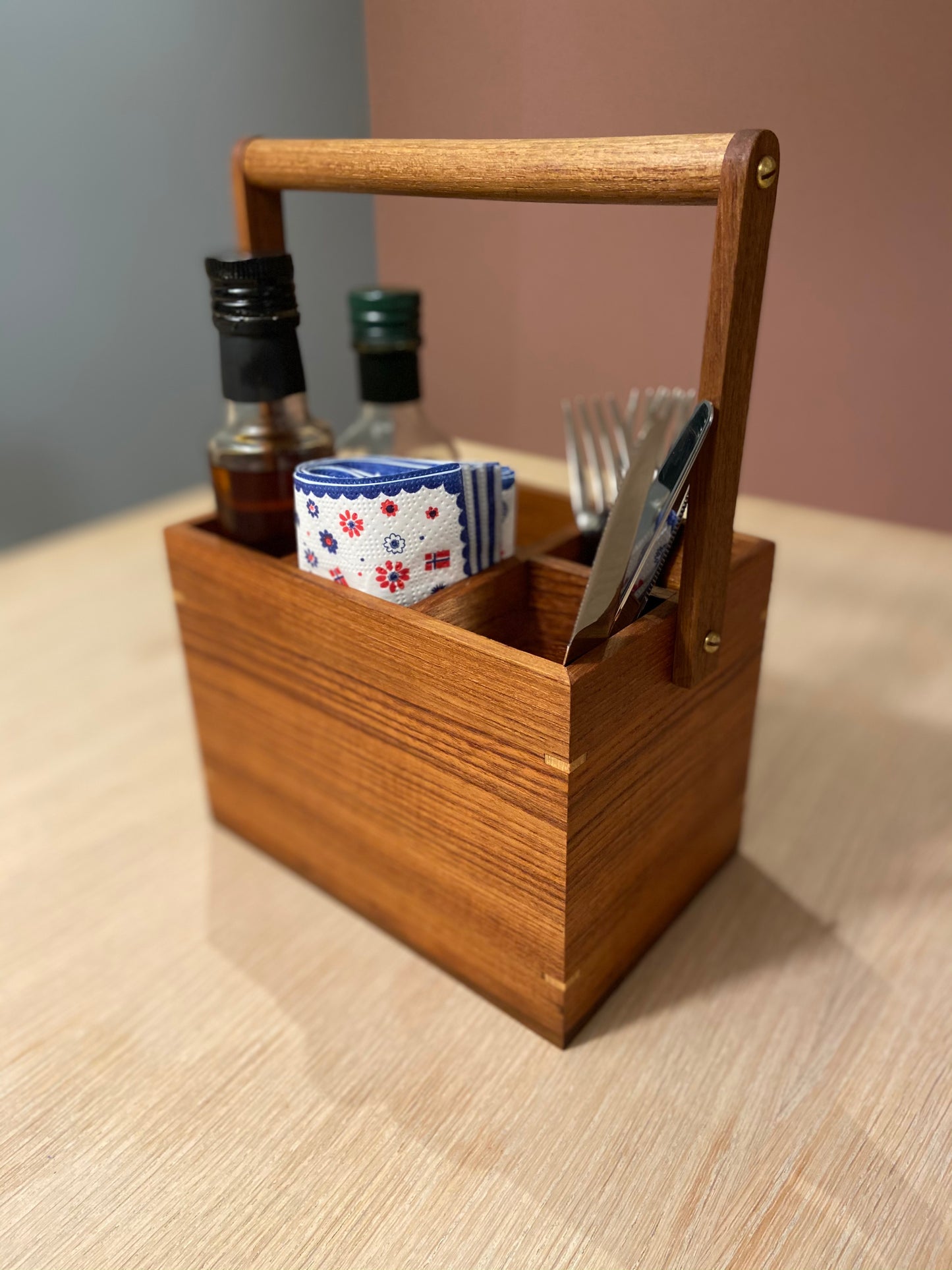 Bordorganiserer i teak